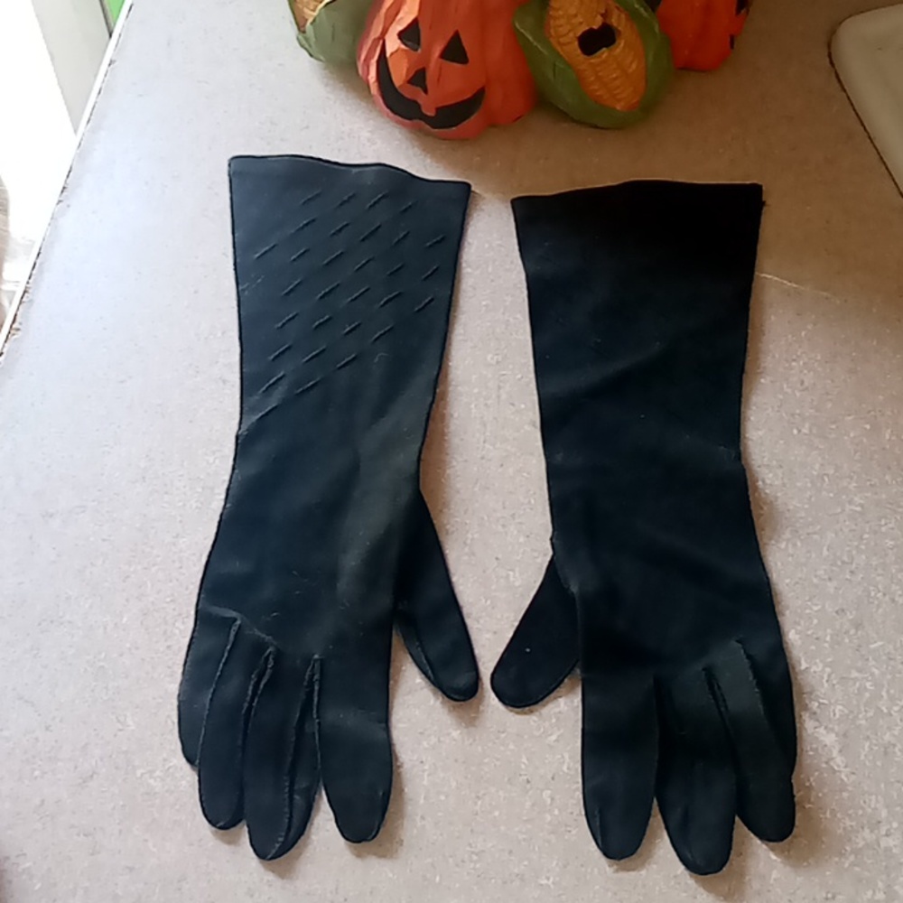 Vintage 50/60s era black gloves by tildy hand sewn size small